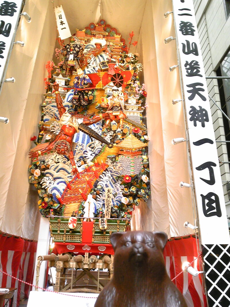 博多祇園山笠 12番 飾り山笠 天神一丁目 表標題「鬼島凱旋桃太郎」2010年7月